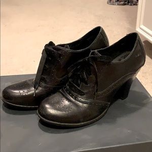 BOC black leather booties w velvet laces